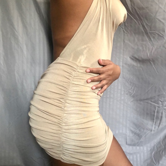 Sexy backless champagne halter top dress - Picture 2 of 4